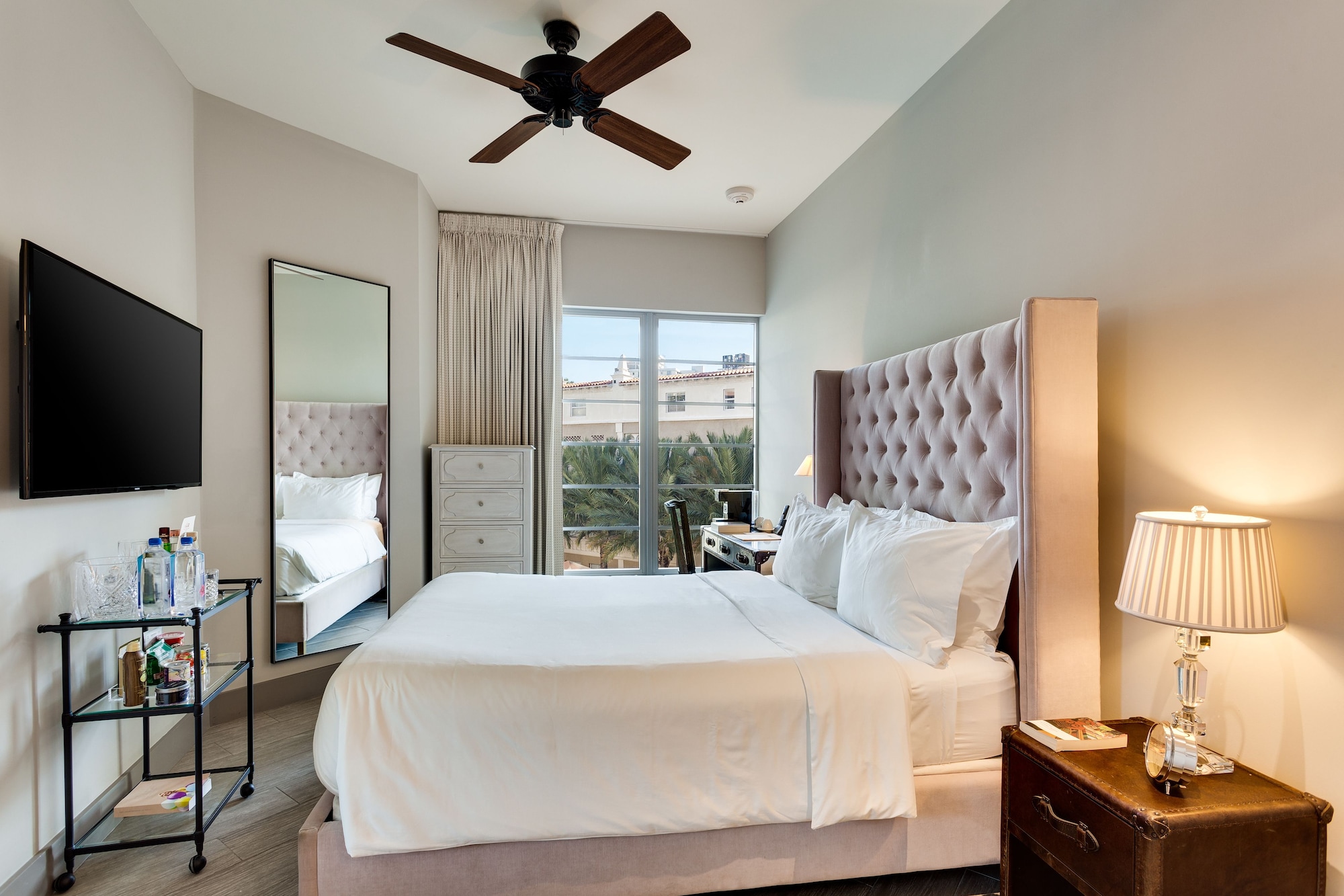 CLASSIC, QUEEN BED