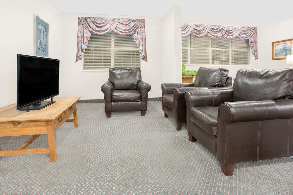 Microtel Inn By Wyndham Broken Bow 21/27