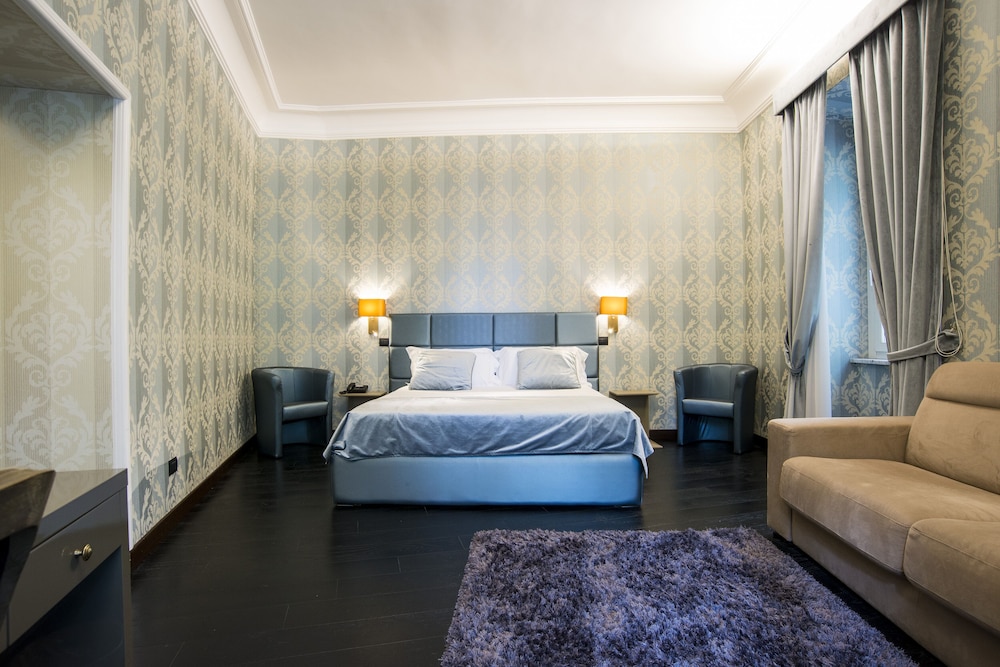 Via Veneto Suites 12/71