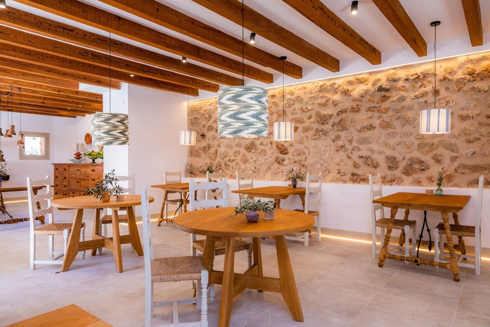 FINCA HOTEL ALBELLONS PARC NATURAL 57/70