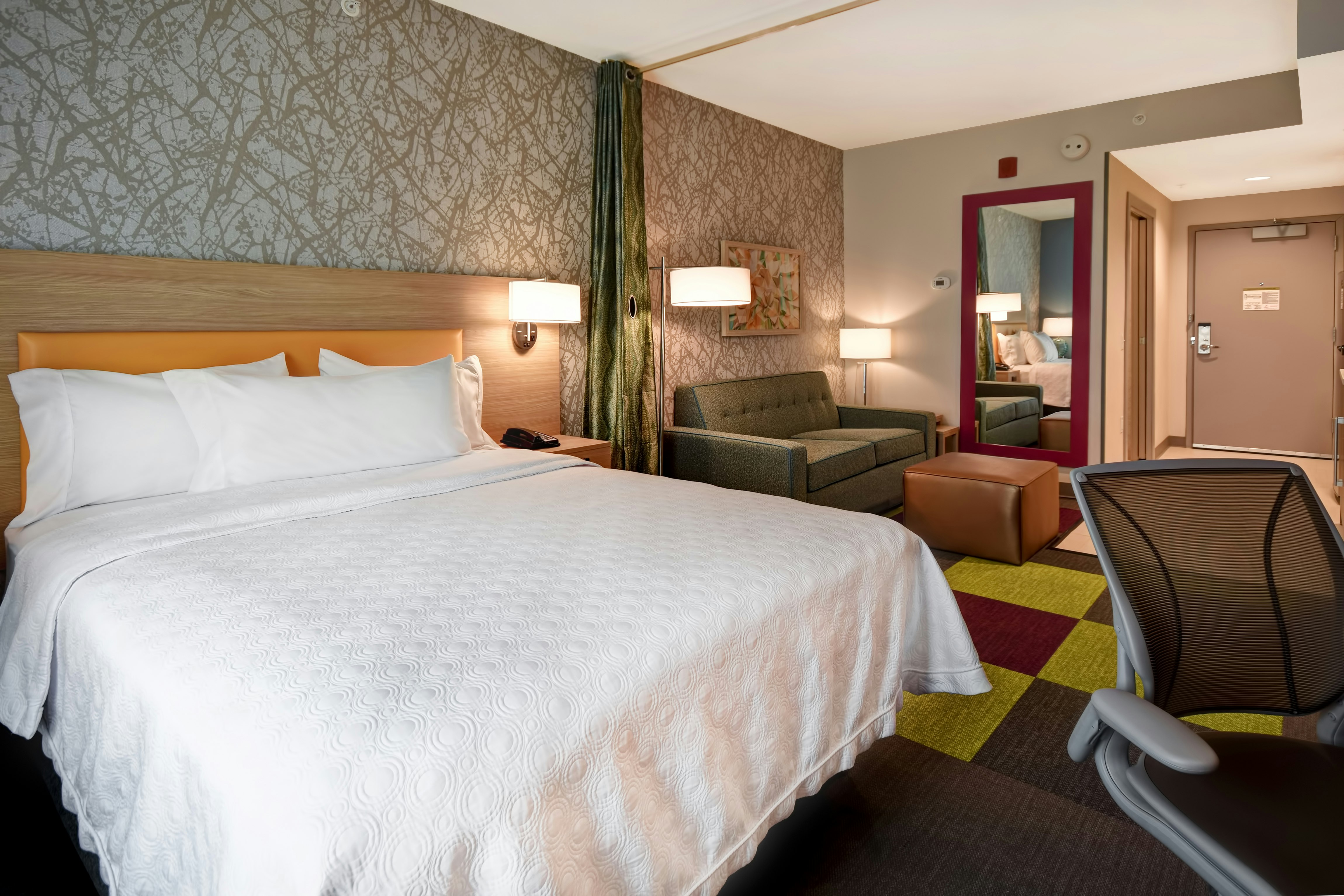Studio, King Bed, Accessible