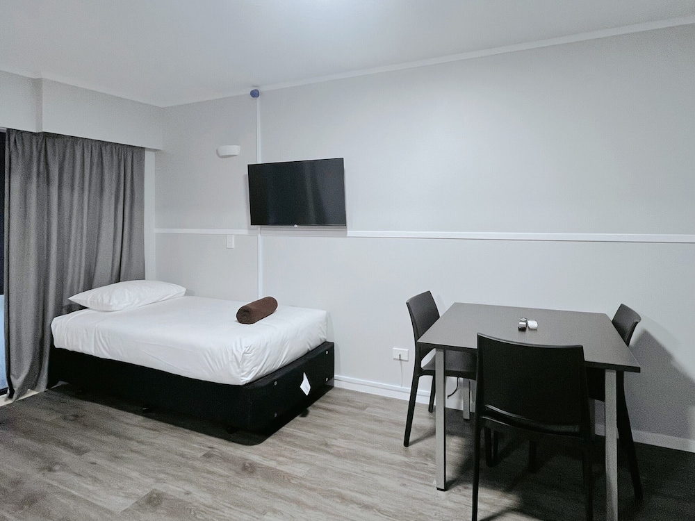 Beetham Park Motel 24/54