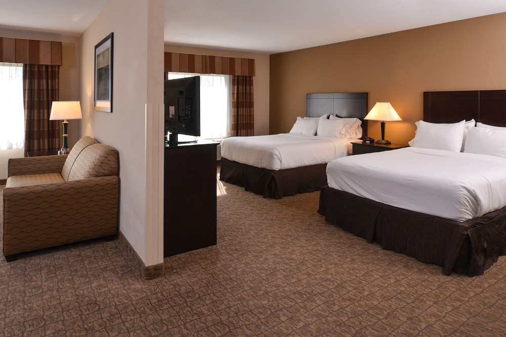 Holiday Inn Express Hotel And Suites Fairmont 21/64