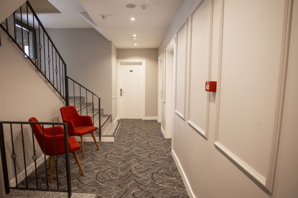 Uzer Otel 13/18