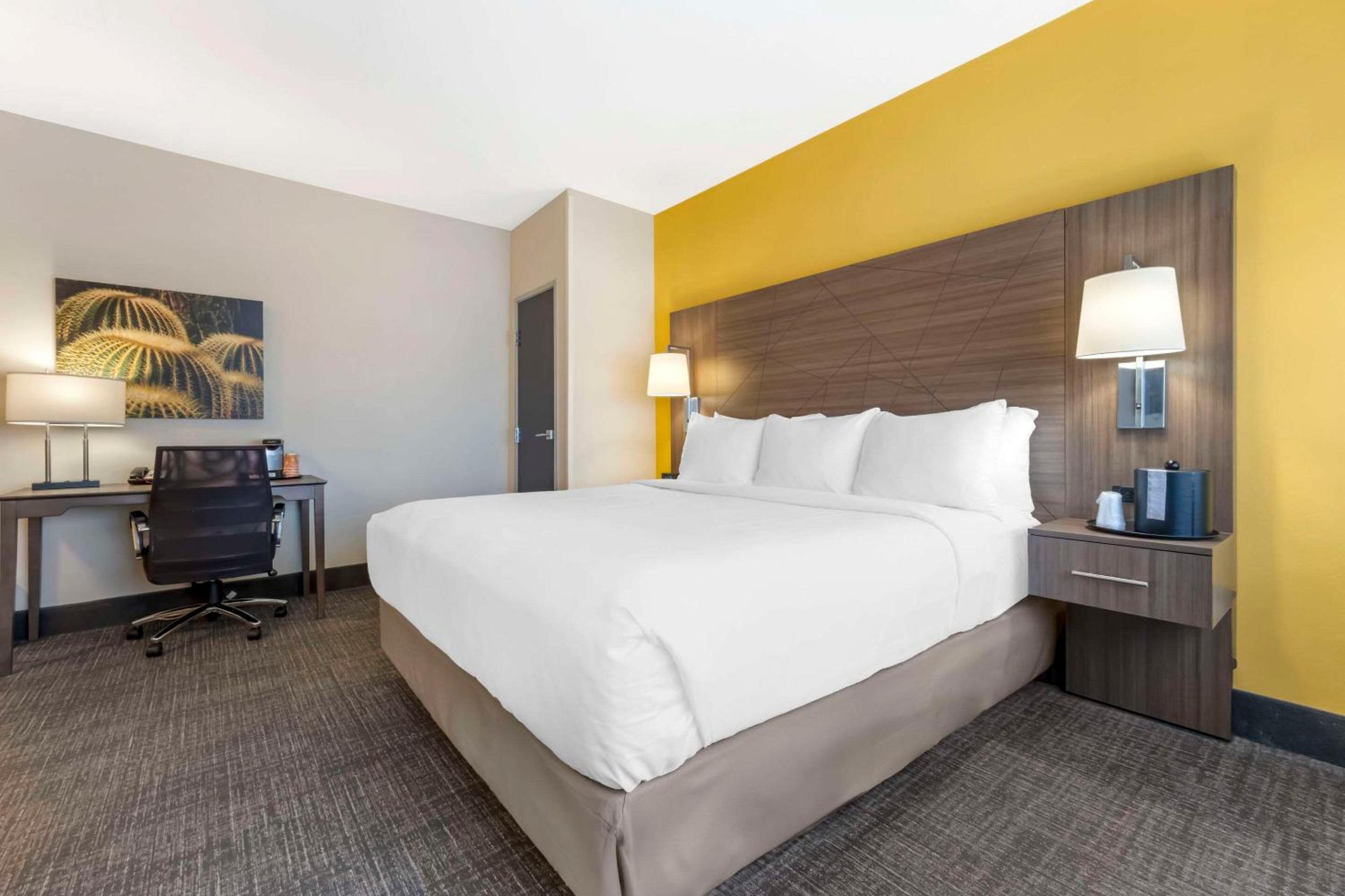 غرفة بسرير كوين، Comfort Inn Portales 2/6
