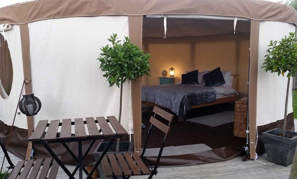The Little Hide - Grown Up Glamping 31/50