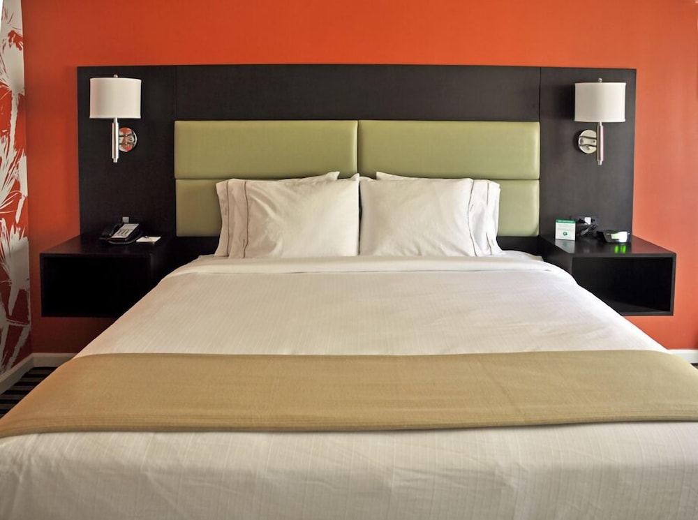 HOLIDAY INN EXPRESS PRINCETON SOUTHEAST 18/69