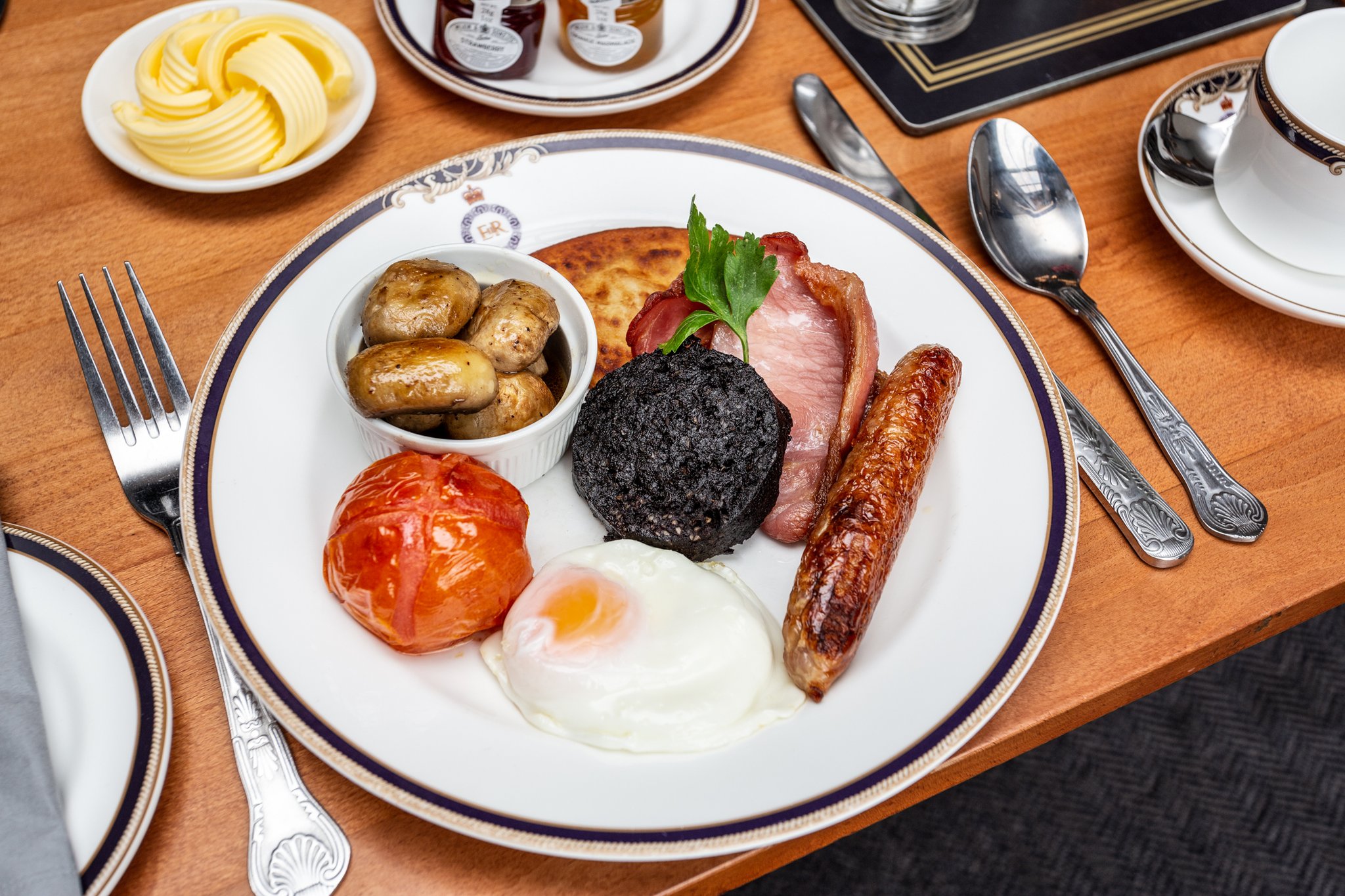 Royal Scots Club Hotel 50/56