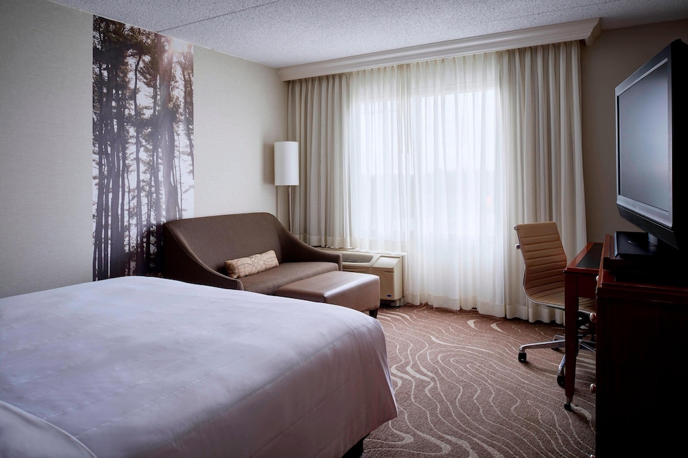 Detroit Metro Airport Marriott 6/47