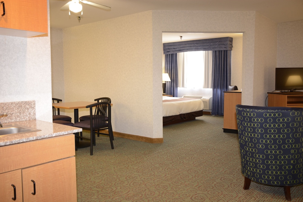 Quality Inn & Suites Denver International Airport 33/42
