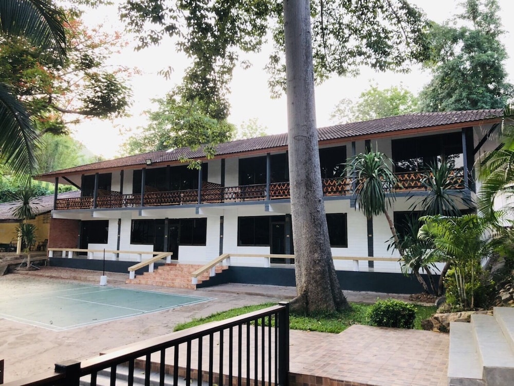 PECHMANEEKAN BEACH RESORT 6/71