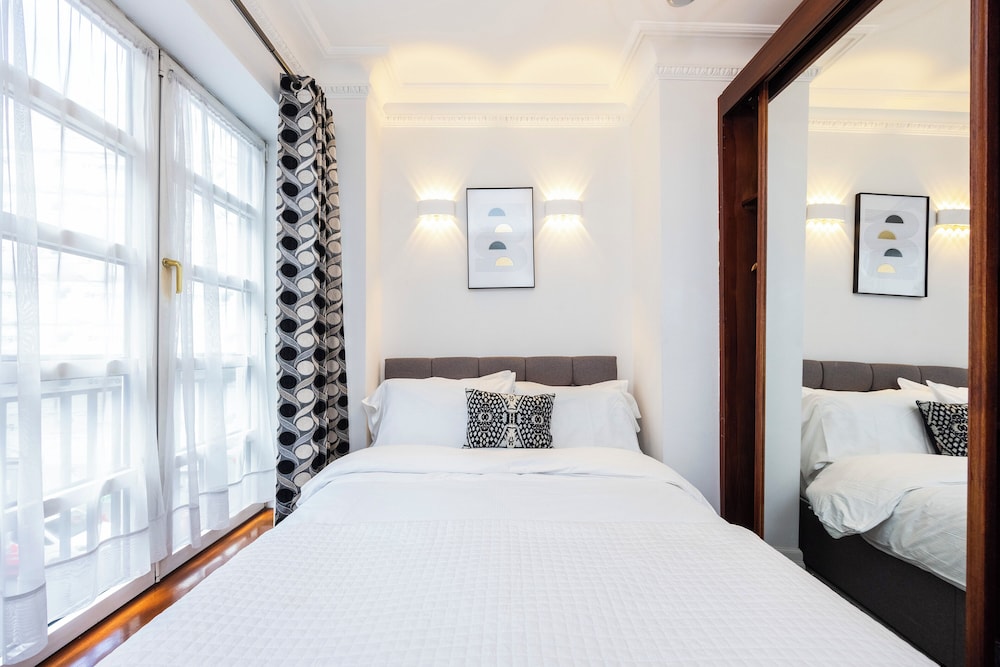 3 BEDROOMS, APARTMENT, 1.5 BATHROOMS