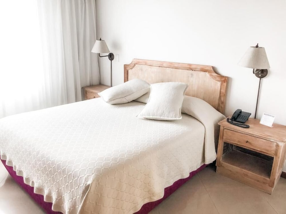 DELUXE, APARTMENT, QUEEN BED, SOFA, KITCHEN