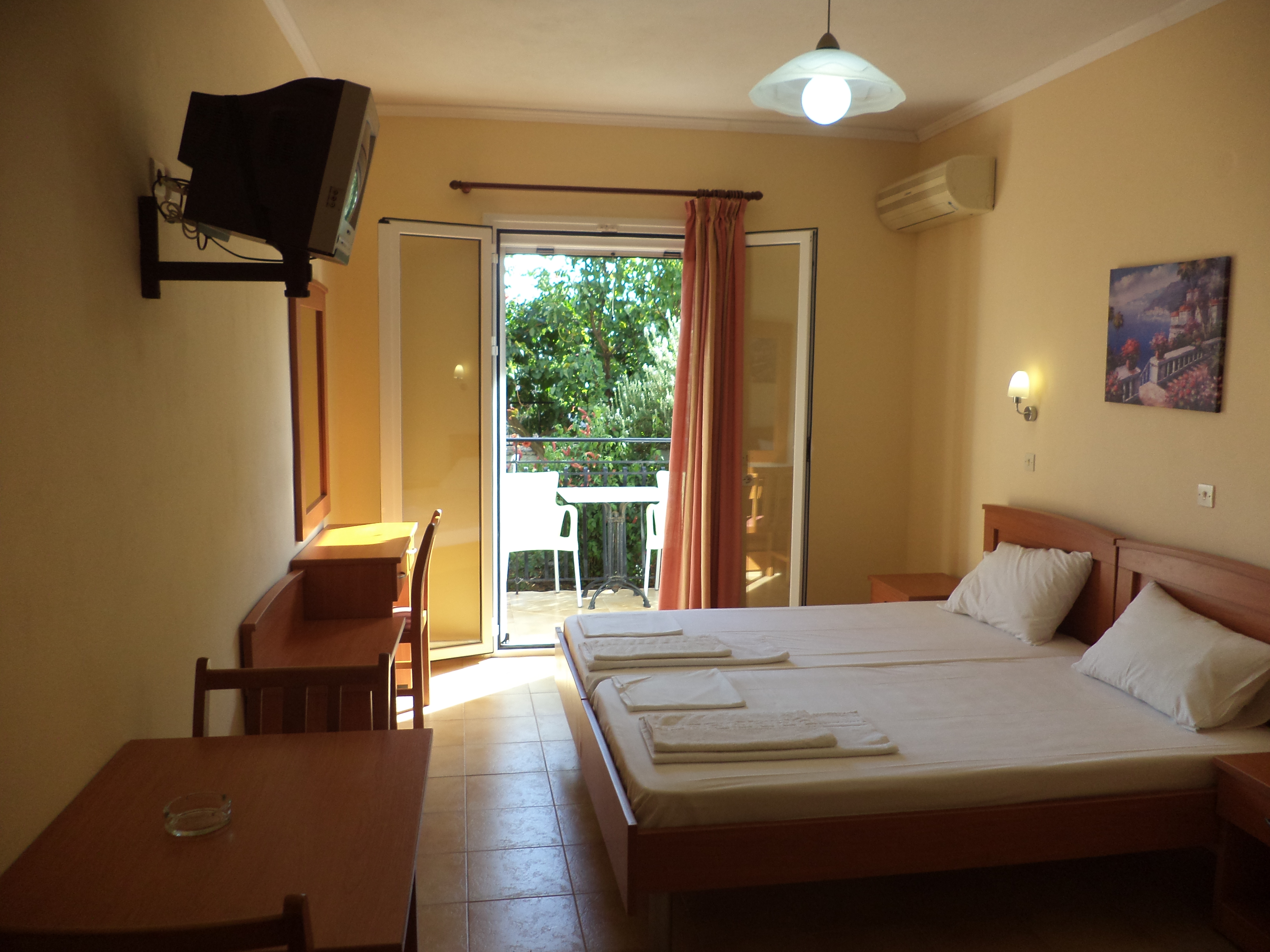 Studio, Double or Twin Bed