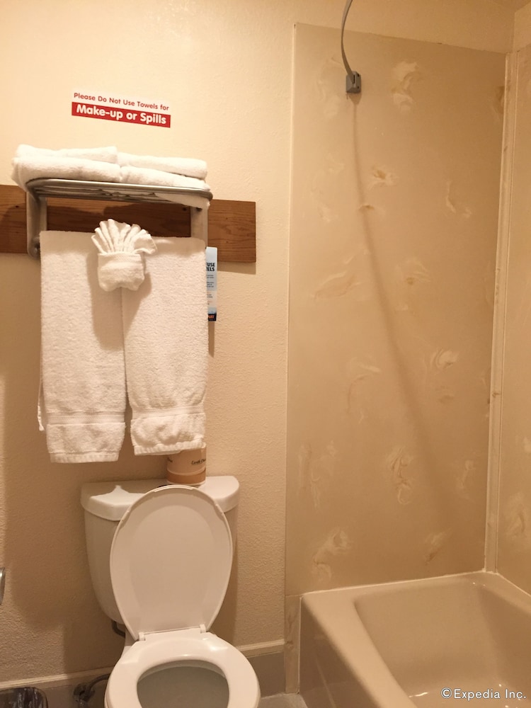 Anaheim Discovery Inn Suites 29/68