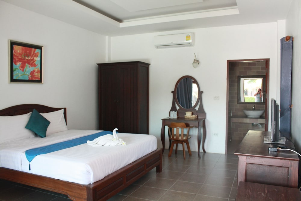 Waterside Resort 14/70