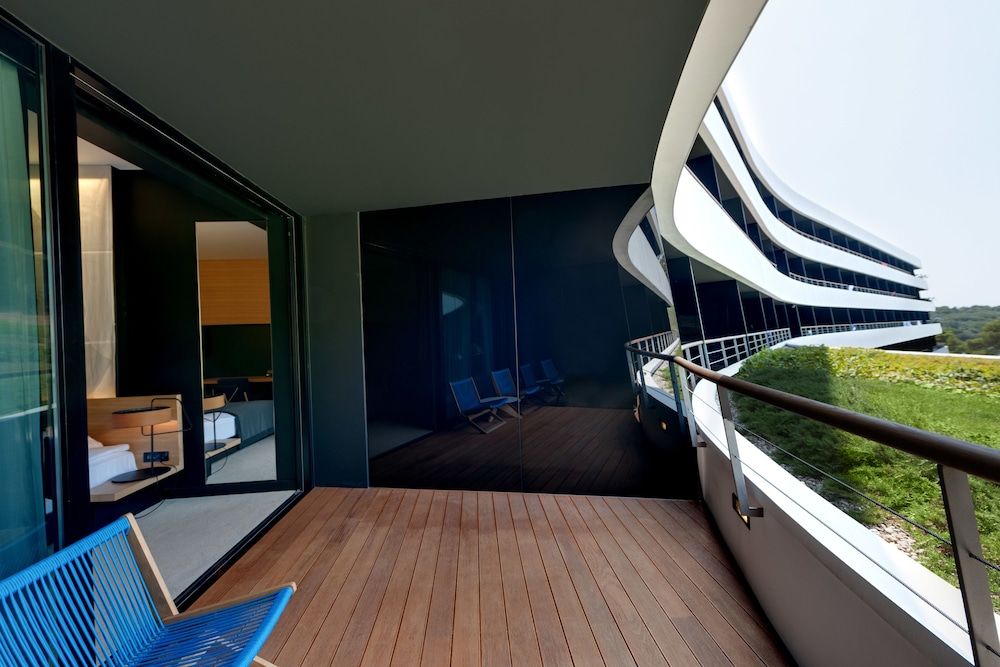 Lone Hotel by Maistra Collection 34/65