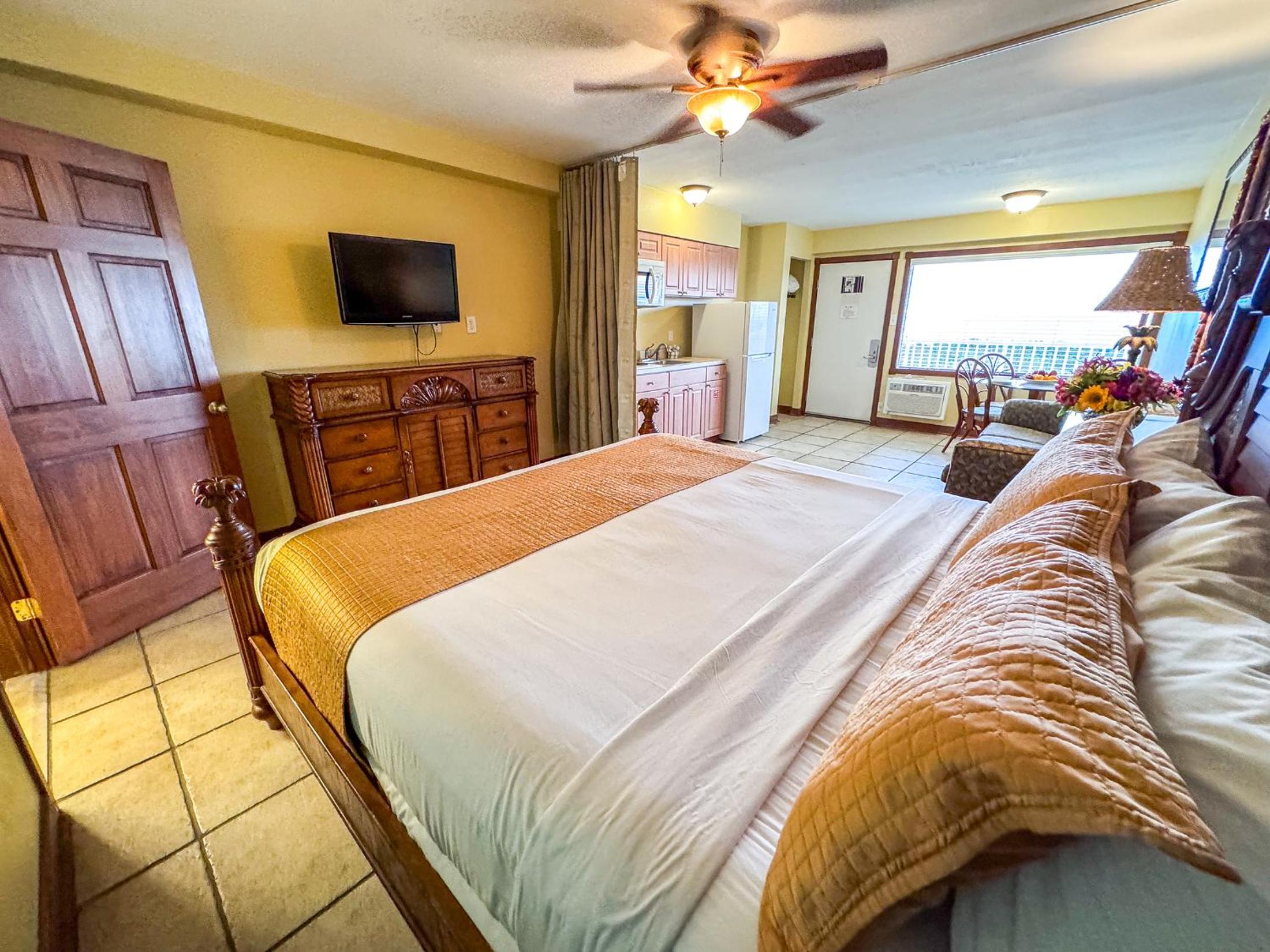 Deluxe, Ocean Front, Kitchenette