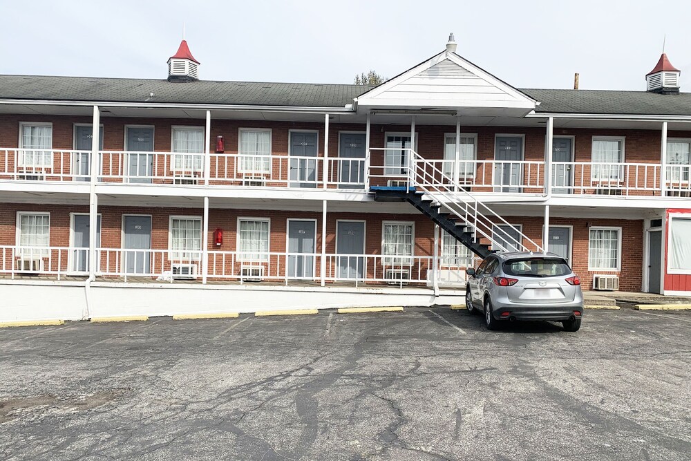 Four Keys Inn 1/38