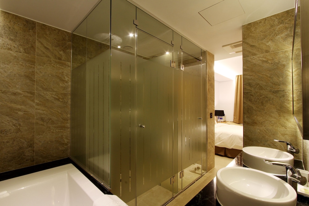 Royal Prime Hotel 33/50