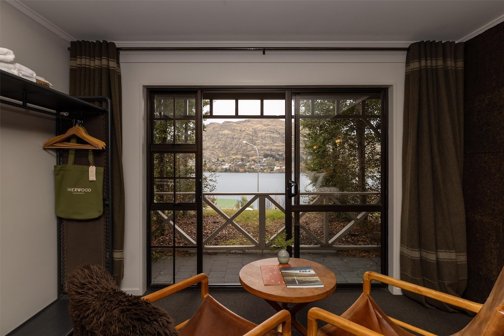 Sherwood Queenstown 49/69