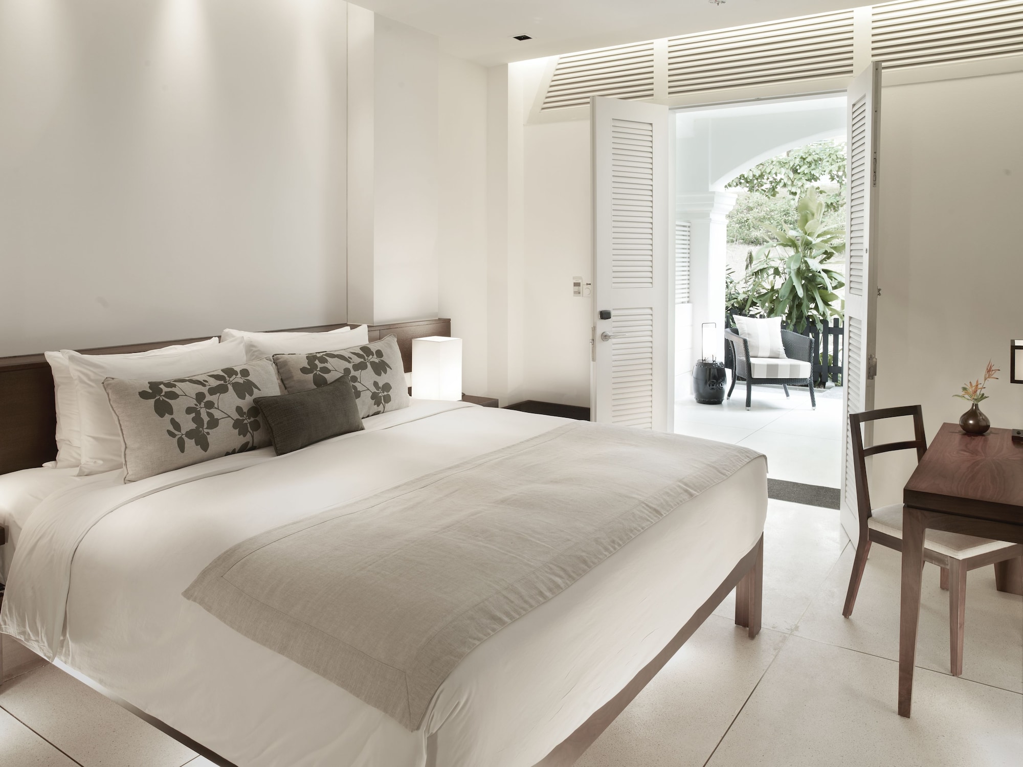 SUITE, POOL ACCESS