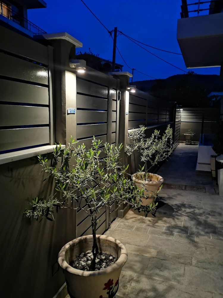 Andrews Apartments 2/36