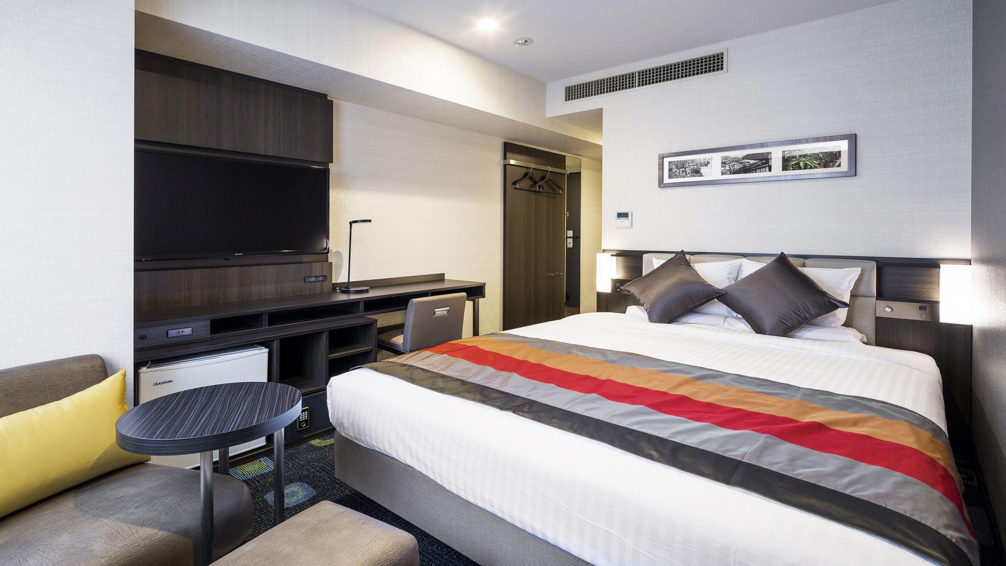 SUPERIOR, QUEEN BED