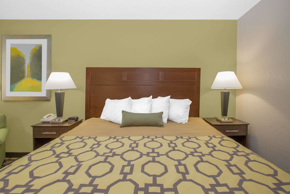 Park Inn by Radisson, Ames 8/19