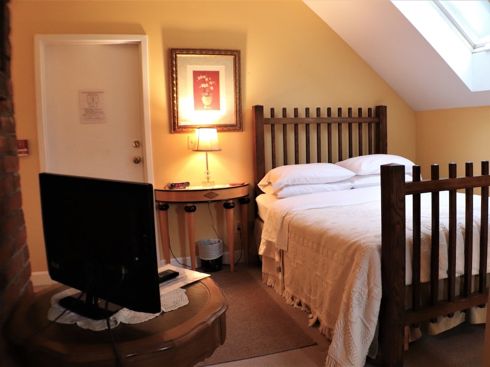 50 Lincoln Short North Bed and Breakfast 24/71