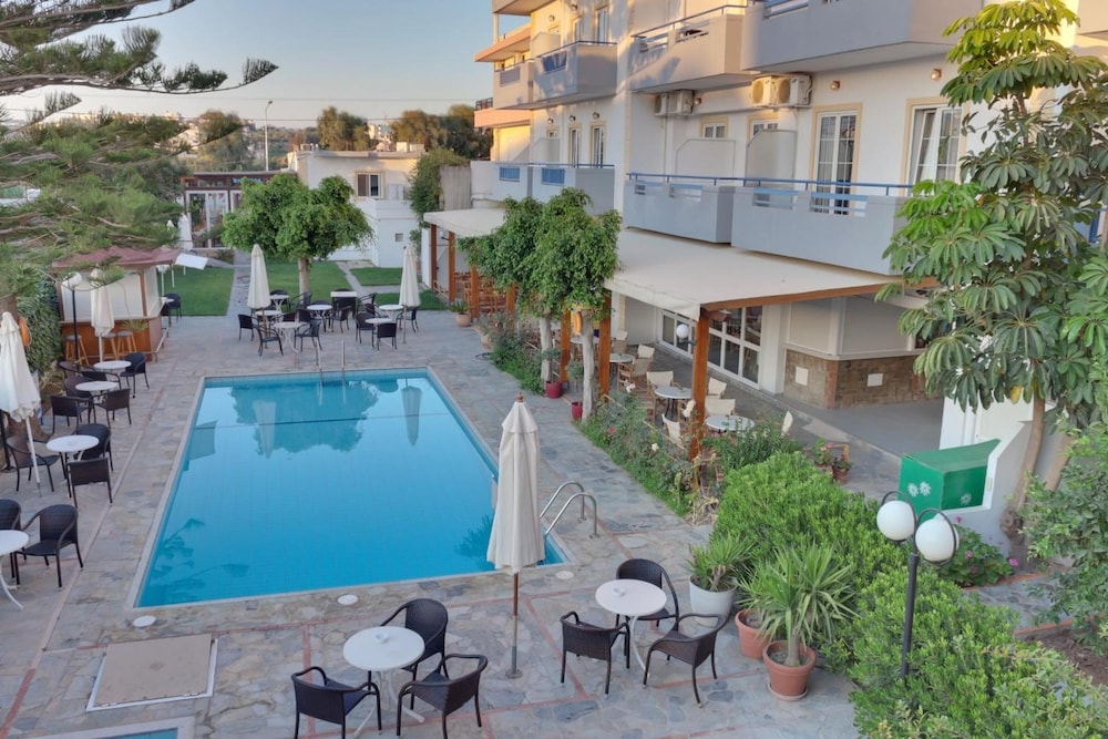 Marirena Hotel 35/41