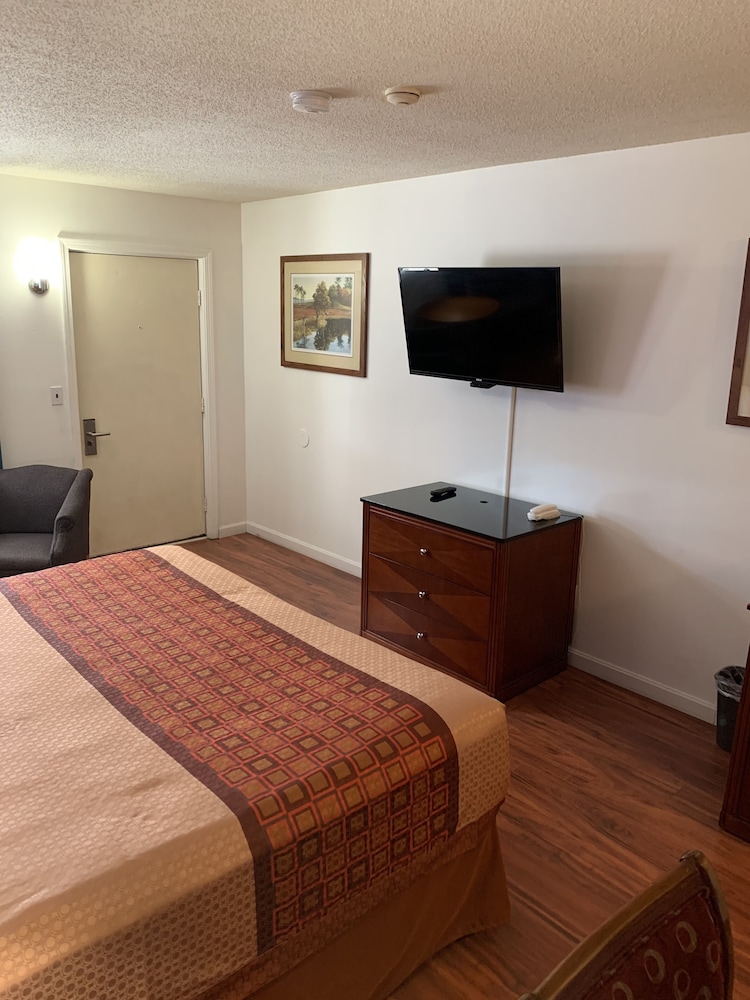 Magnuson Hotel Hampton NH 15/35