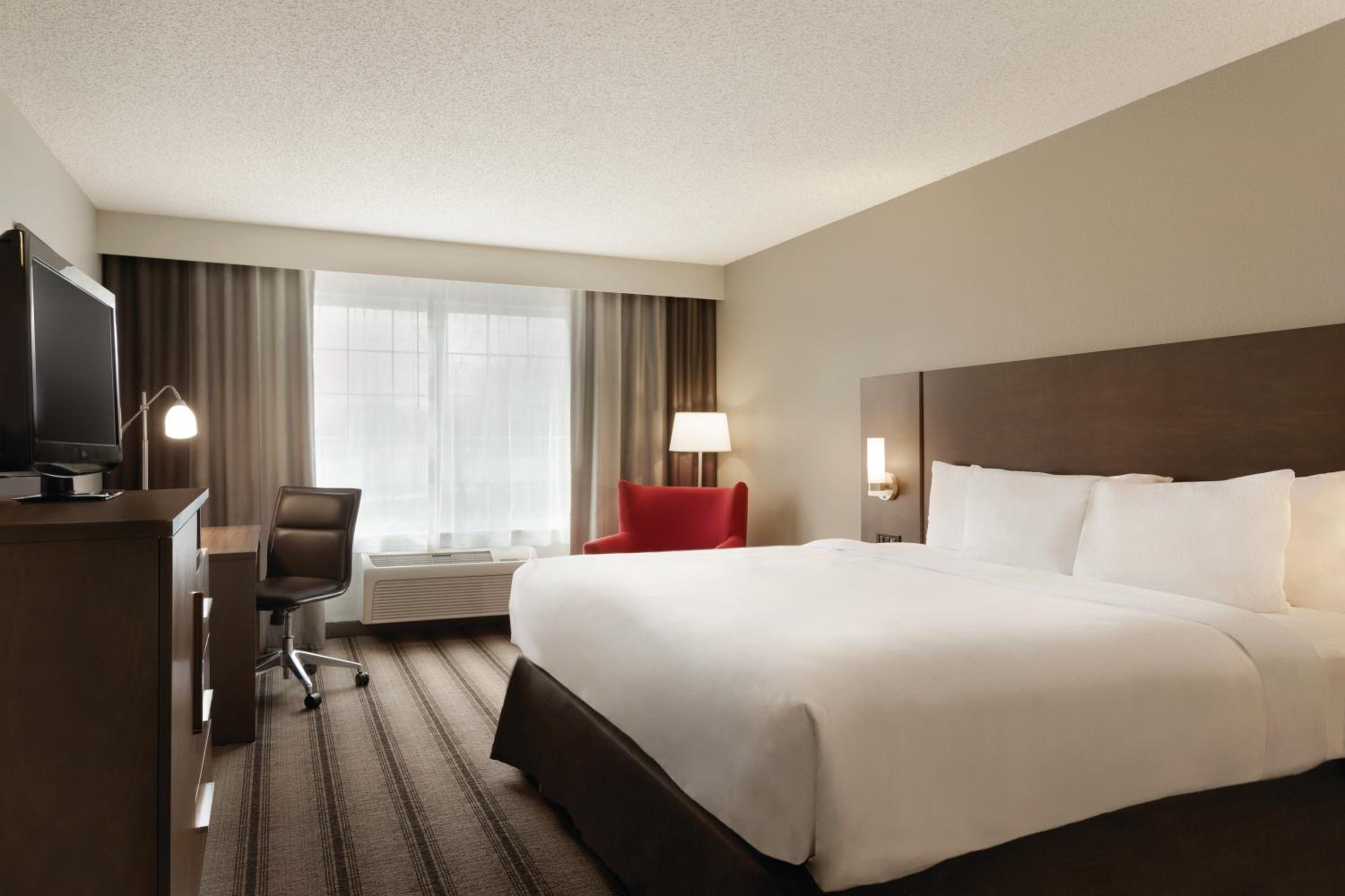 ROOM, KING BED, ACCESSIBLE