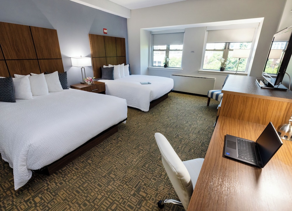 ROOM, QUEEN BED, EXECUTIVE LEVEL, ACCESSIBLE