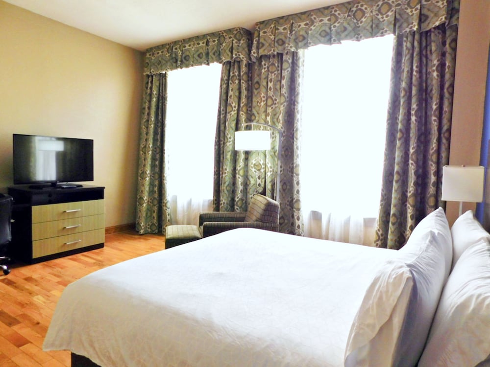 HOLIDAY INN EXPRESS CLEVELAND DOWNTOWN 22/59