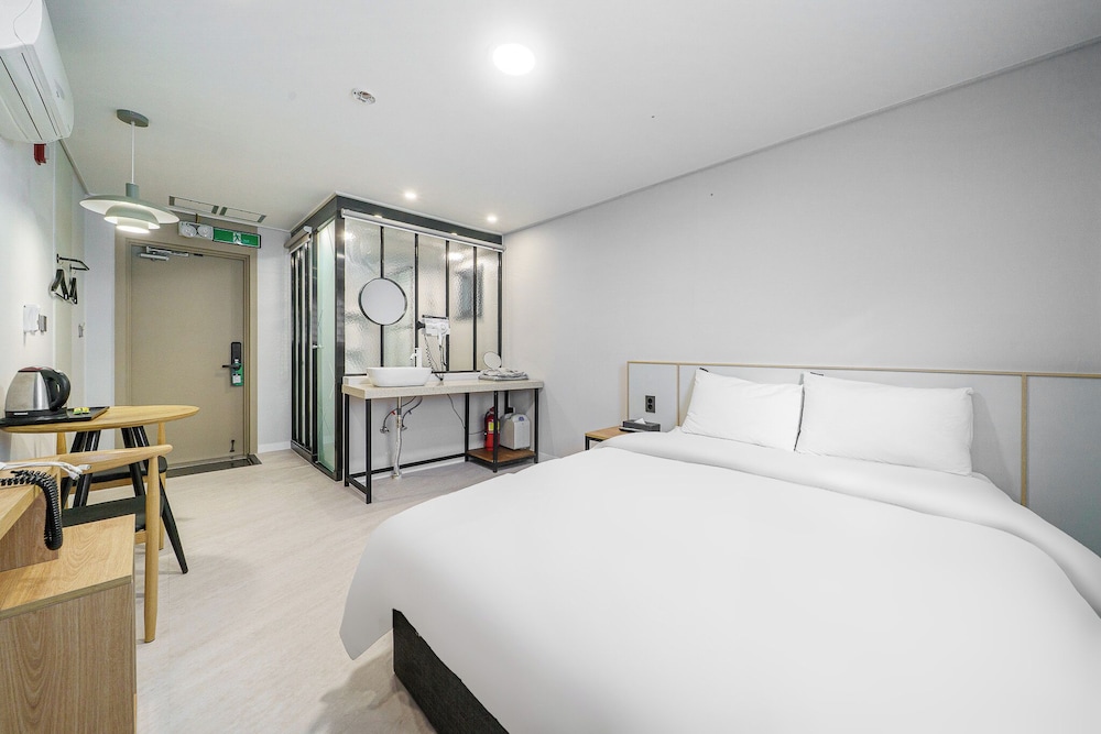 Malu Hotel 17/72