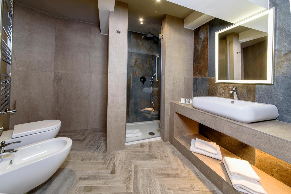 جناح جونيور بسرير مزدوج مع أريكة، Just Hotel Milano 3/3