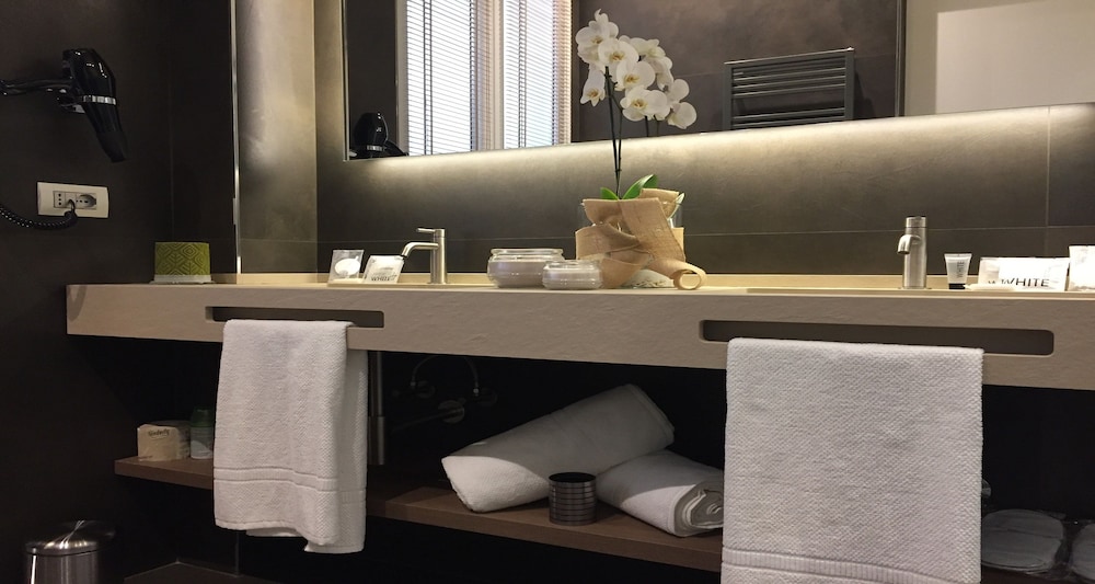 Private Luxury Suite 66/69