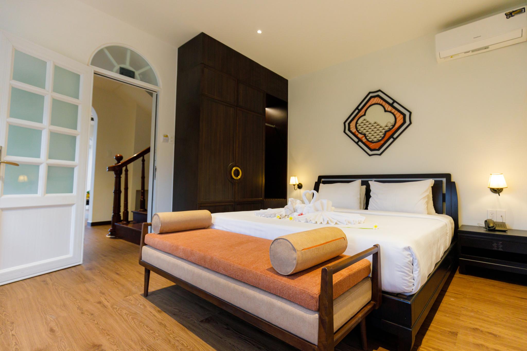 3 Bedrooms, Villa, 2 Queen and Twin Beds, Garden View