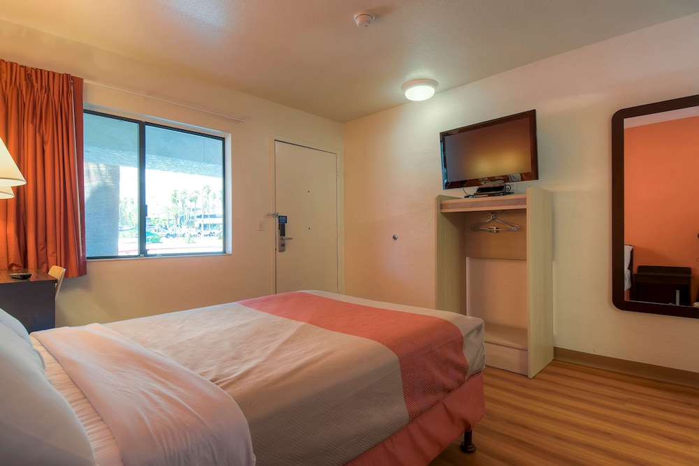 Deluxe, Double Bed