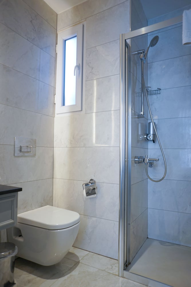 Triada Otel 75/76