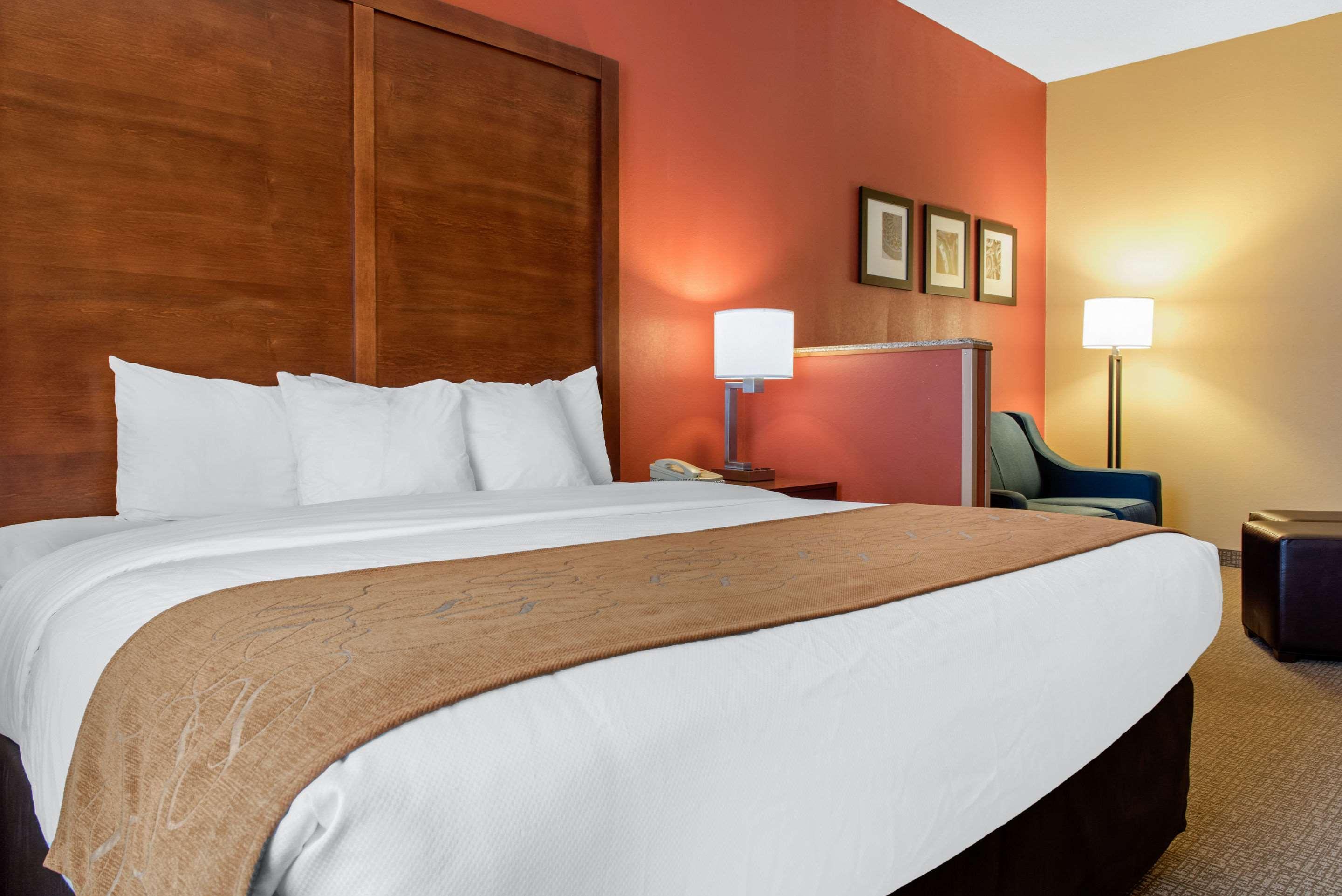 SUITE, KING BED, ACCESSIBLE