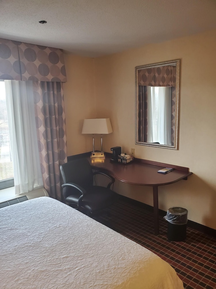 Hampton Inn & Suites Dayton-Airport 26/64