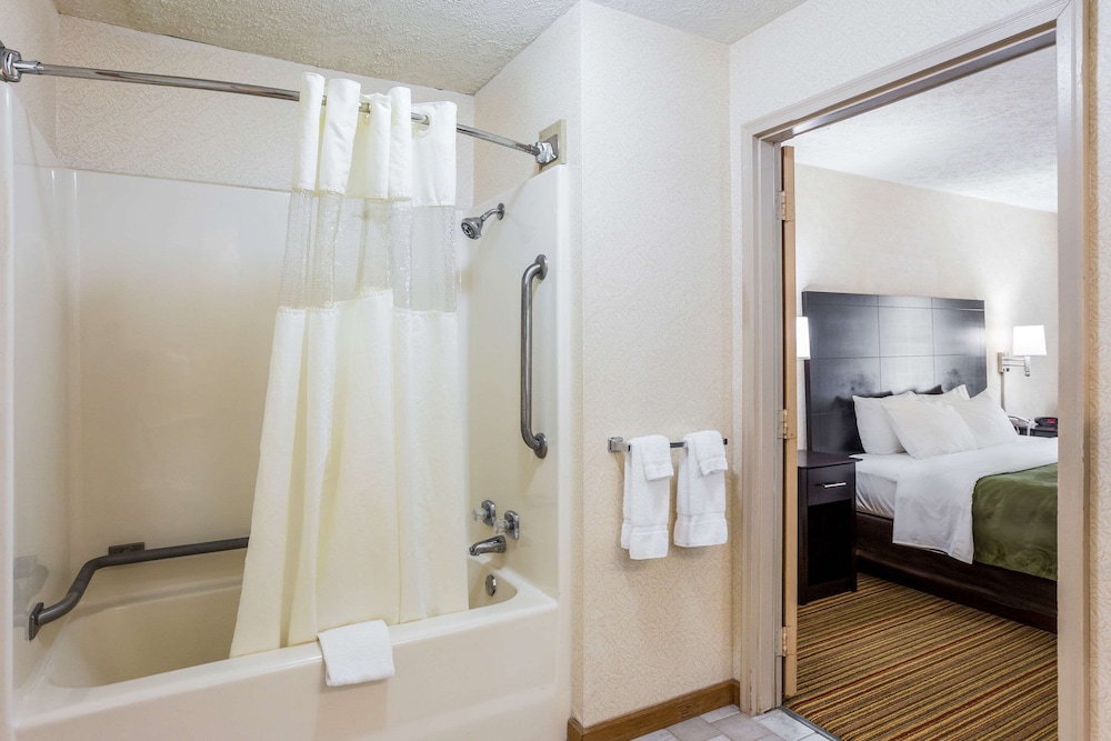 Quality Inn Traverse City 26/63