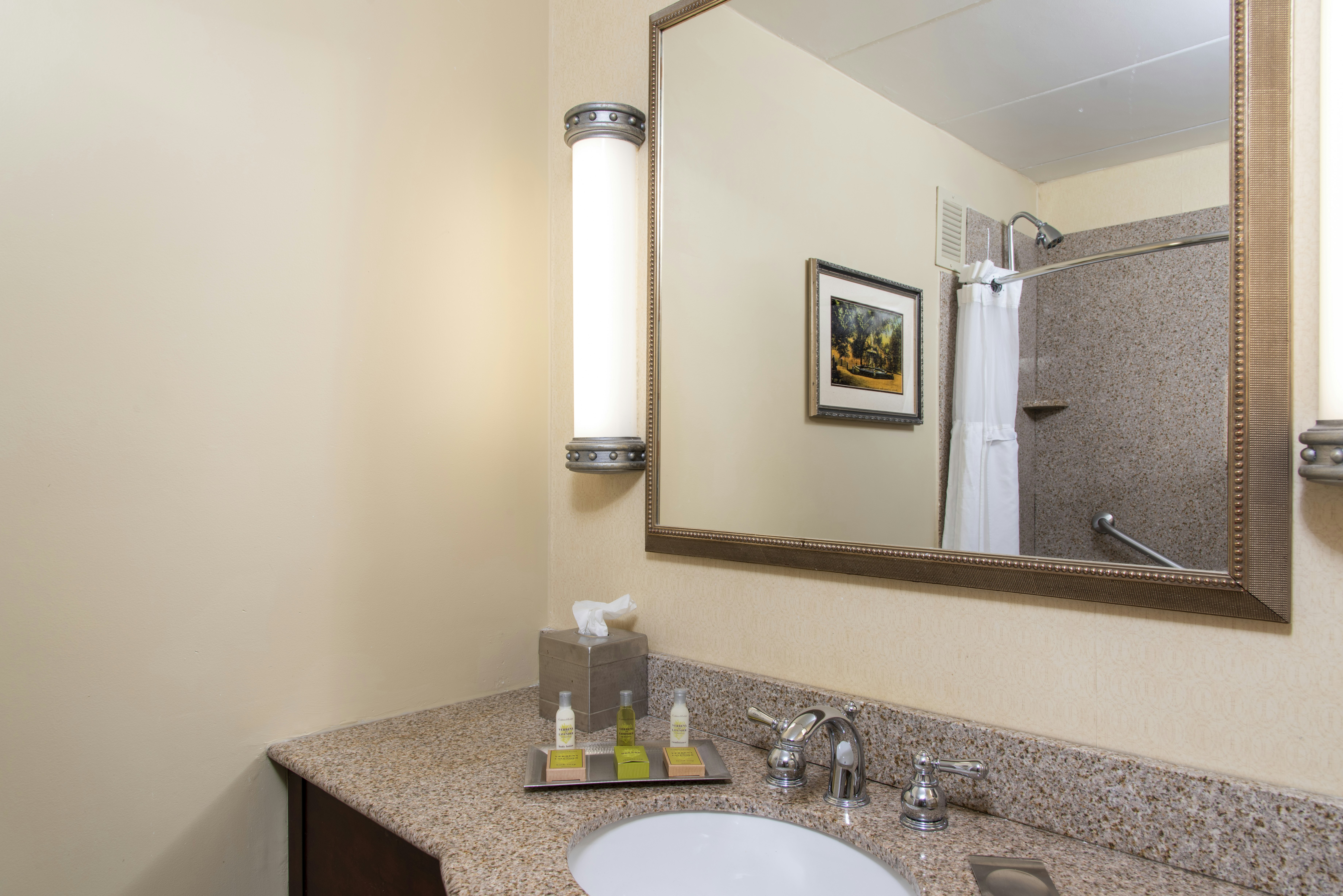 غرفة بسريرين كوين، Doubletree By Hilton Hotel Grand Rapids Airport 4/4