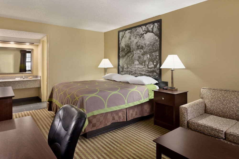 Super 8 by Wyndham Ruston 12/21