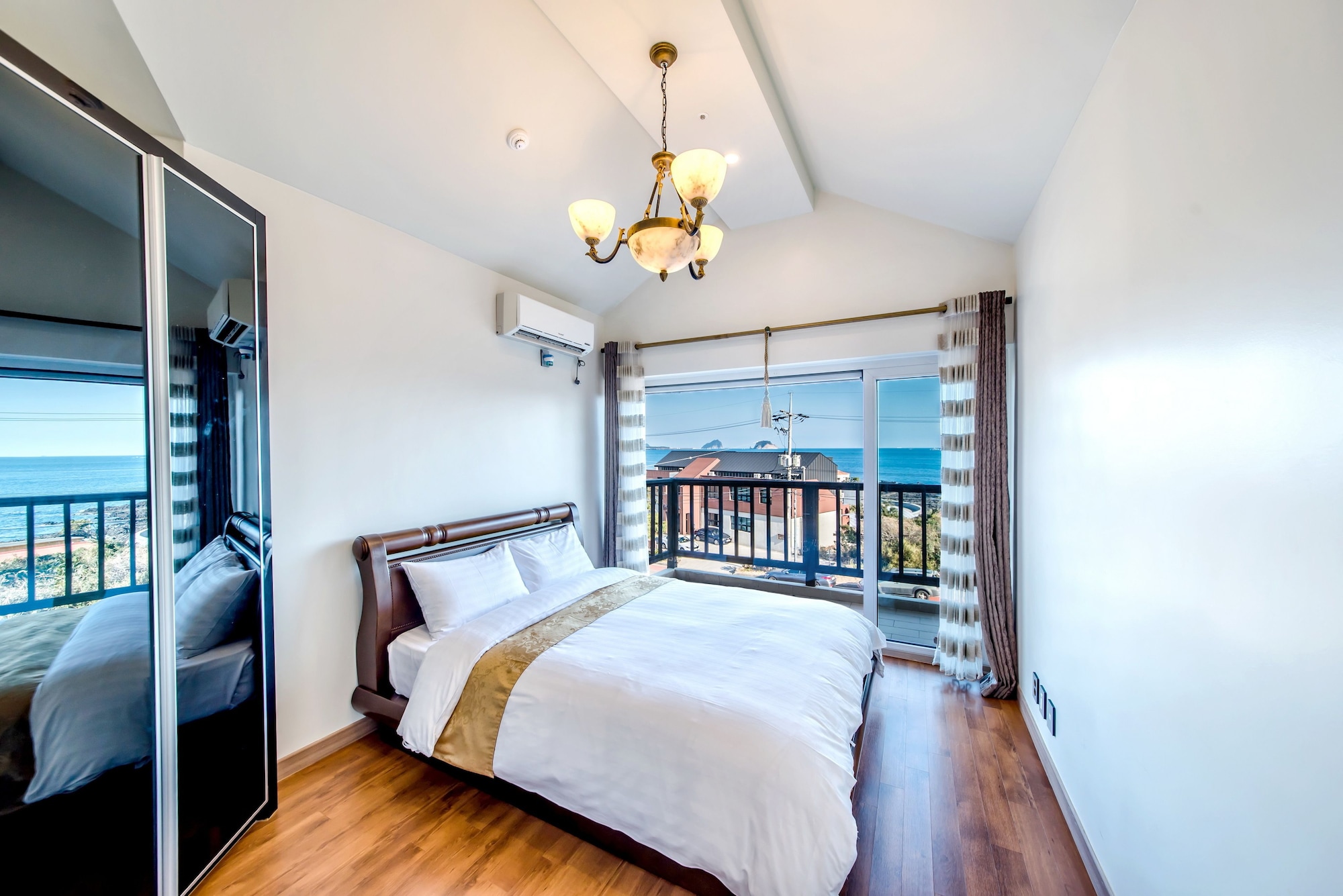 2 BEDROOMS, SUITE, OCEAN VIEW, KITCHEN