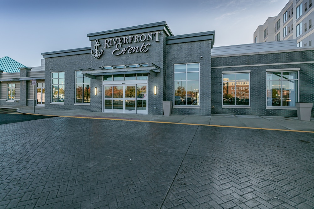 Hyatt Place Wilmington Riverfront 62/66
