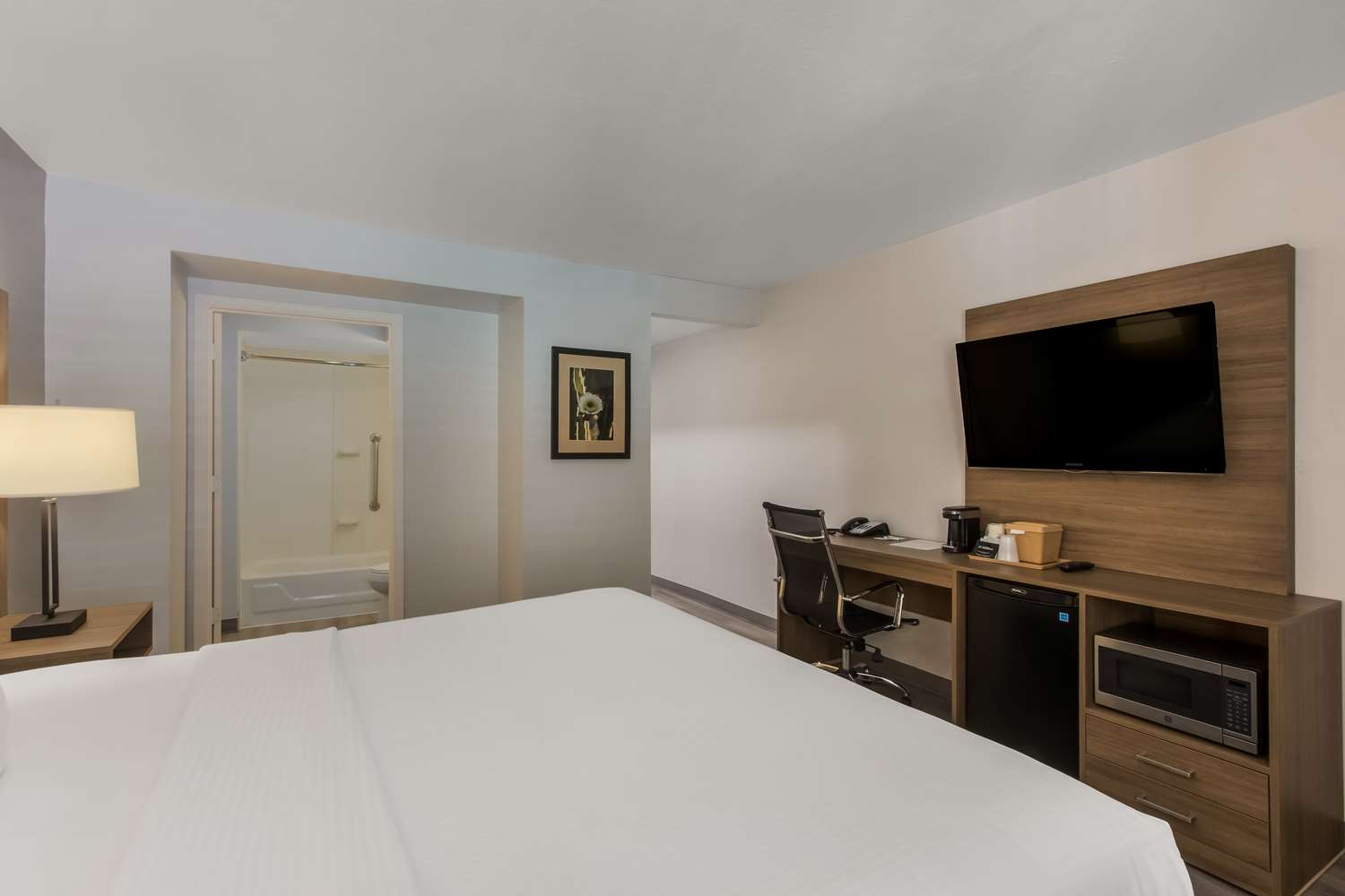 غرفة بسرير كينج، Baymont Inn & Suites by Wyndham Tempe University/Phoenix 3/5