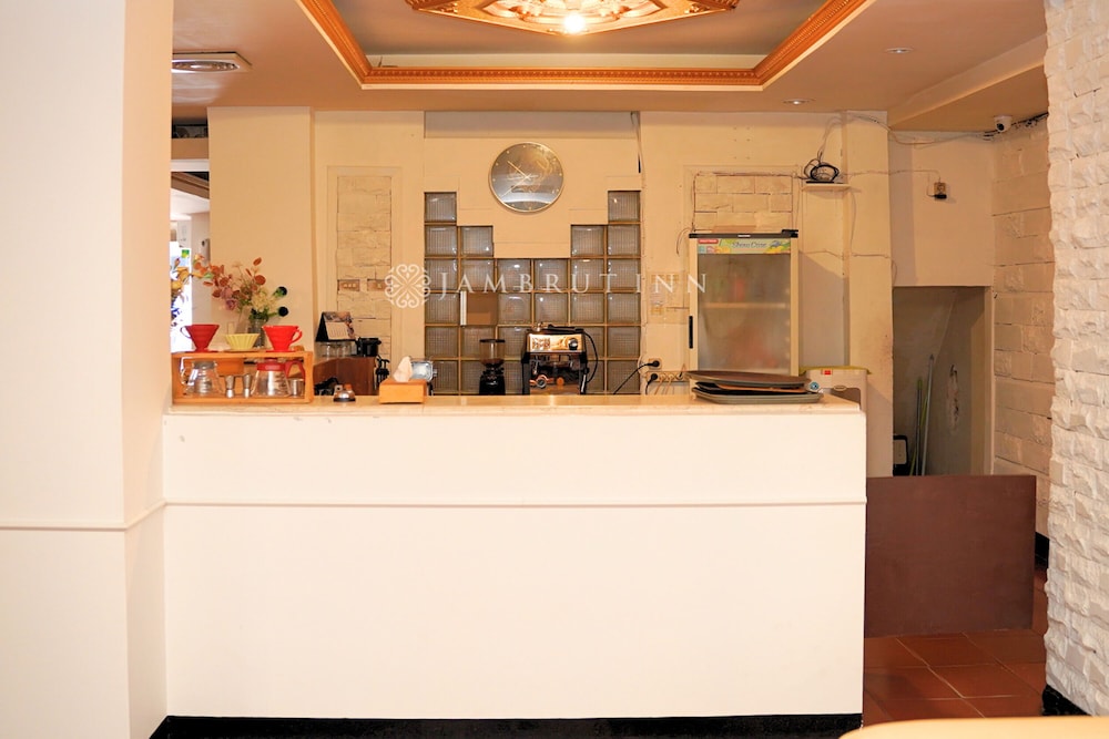 Jambrut Inn Hotel 8/50